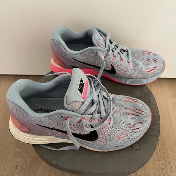 Sneakers - Picture 2 of 3